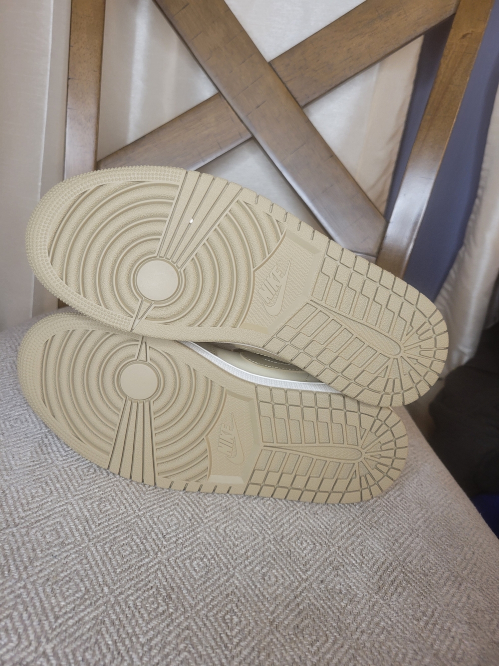 Air Jordan 1 Low - Picture 6 of 10